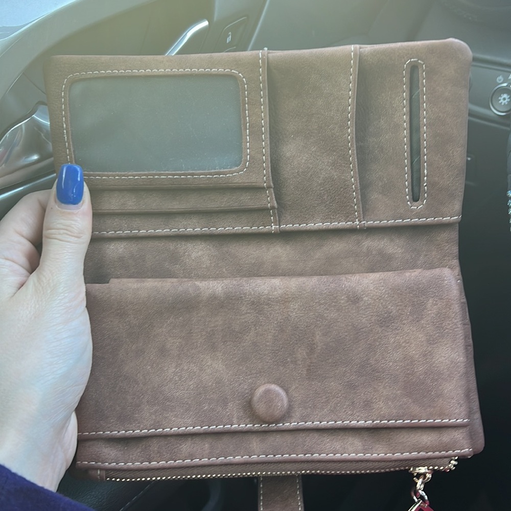 Amazon Wallet - Picture 2 of 5